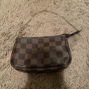 LV POCHETTE MINI